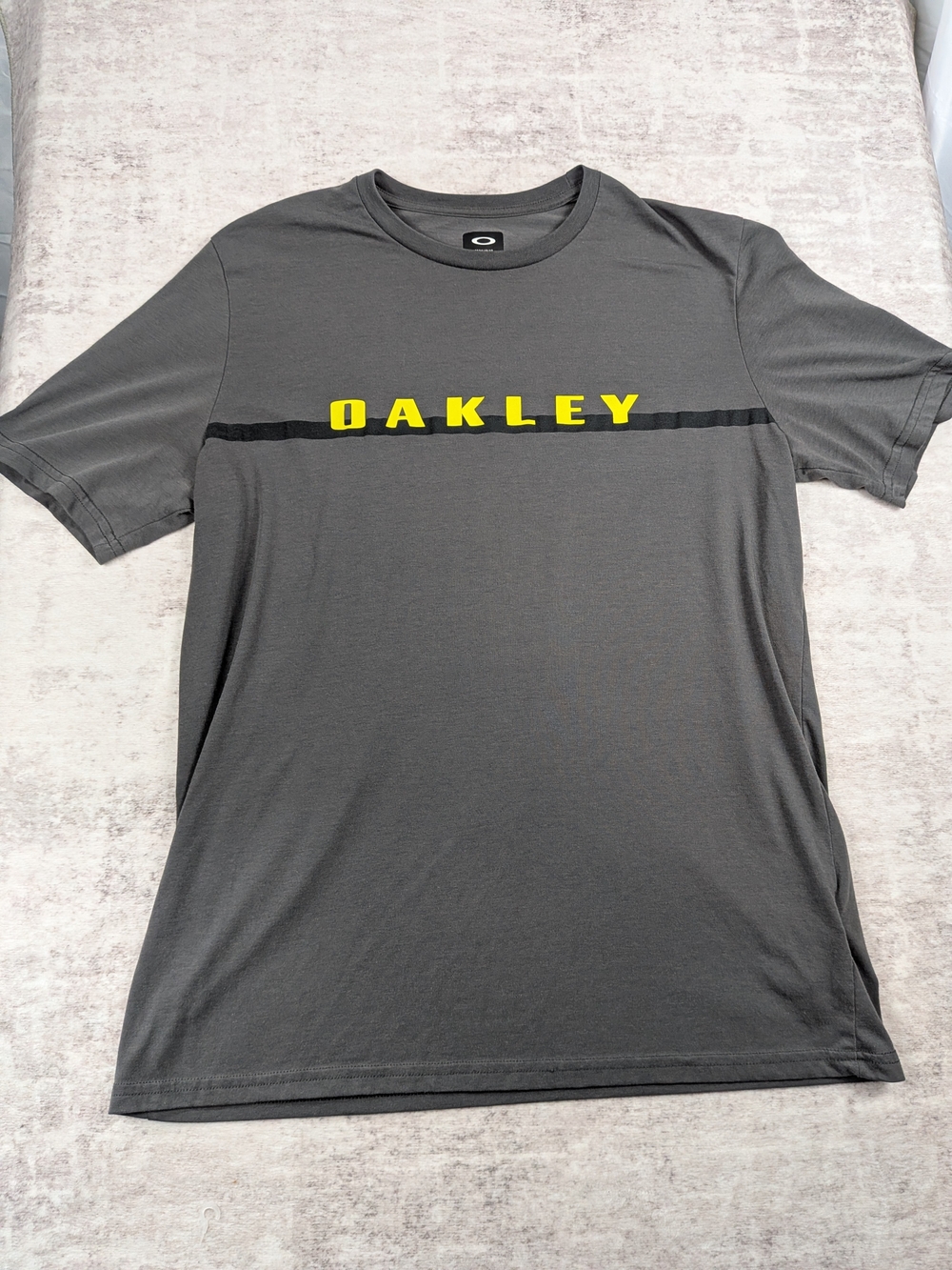 Oakley Hydrolix Athletic T-Shirt Charcoal Gray Yellow Logo Men's Size Large